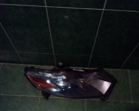 Honda insight-ის მარჯვენა ფარი