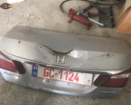 იყიდებa  honda accordi-ის 