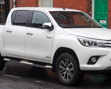 გვაქვს hilux ის გარე ვიზუალური ნაწილები როგორიცაა: ფარი, ფრთები (კრილოები), სარკეები და სხვა.