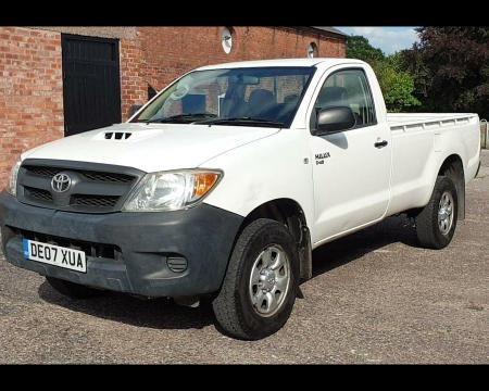 გვაქვს hilux ის გარე ვიზუალური ნაწილები როგორიცაა: ფარი, ფრთები (კრილოები), სარკეები და სხვა.