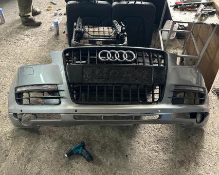 Audi Q7 is germanuli nawilebi farebi Saloni 7 kaciani.cina bamperi
