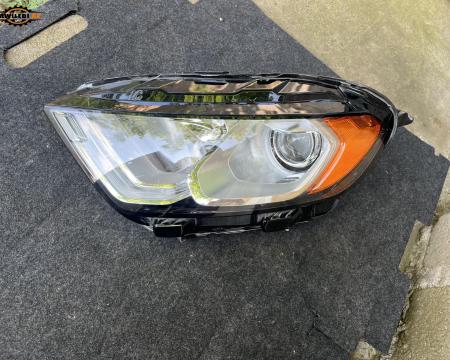 ფორდ ეკოსპორტის წინა მარცხენა ფარი