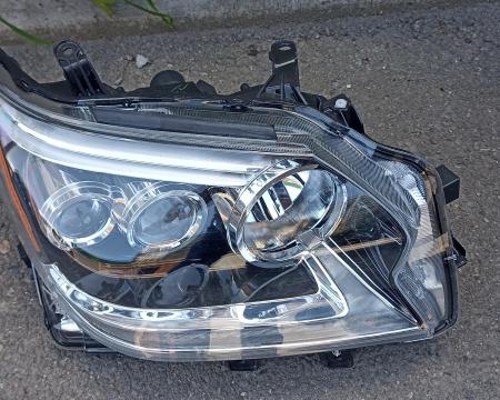 იყიდება ორიგინალი მარჯვენა წინა ფარი