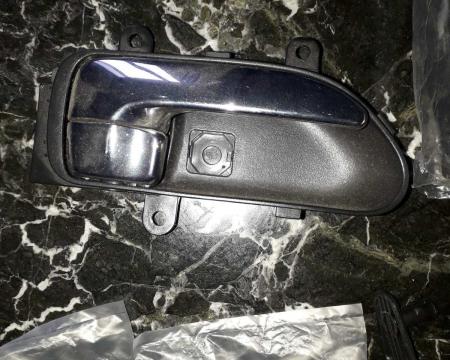 პედლების კომპლექტი, კოვრიკების შპილკები, კარების საკეტი,  ჩისტიტელების ავზის სახურავი, კარების ნათურა ინფინიტის წარწერით.