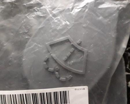 პედლების კომპლექტი, კოვრიკების შპილკები, კარების საკეტი,  ჩისტიტელების ავზის სახურავი, კარების ნათურა ინფინიტის წარწერით.