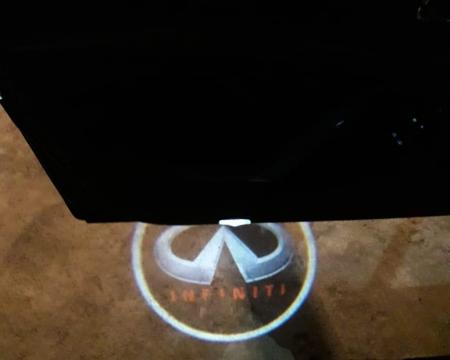 კარების ნათურა ინფინიტი ლოგოთი.