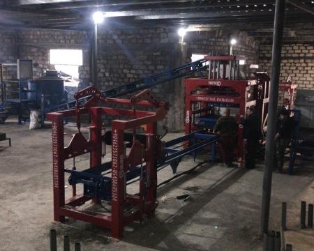 ბლოკის და ქვაფენილის დანადგარი