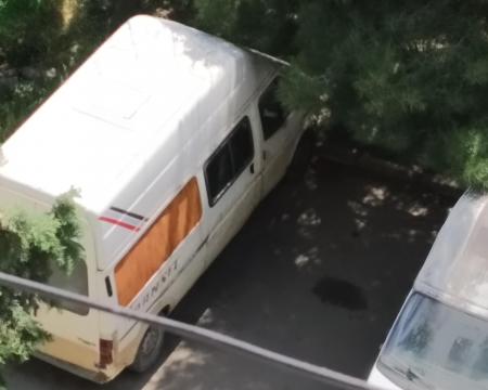 იშლება ფორდ ტრანზიტი. 1996 წლის გამოშვება