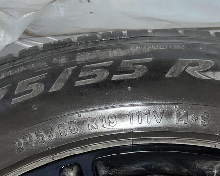 იყიდებე მერსედესის G-კლასის (2021წ) საბურავი (M/S) დისთან ერთად 275/55 R19