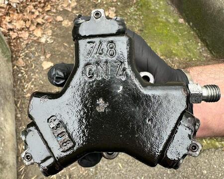 მერსედესი 2,2 დიზელის ტოპლივო ნასოსი