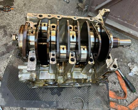 იყიდება subaru wrx-ს ძრავის ბლოკი ფასი 450$